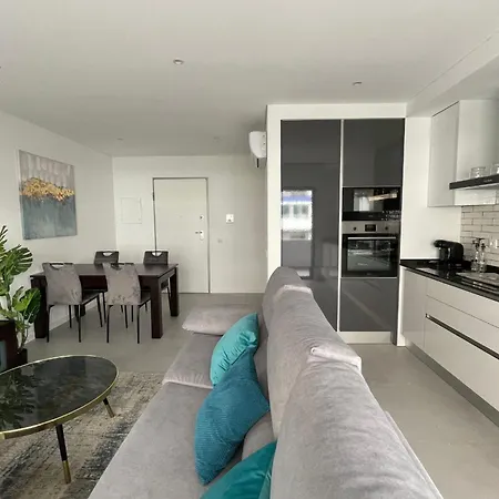 Appartement Brand New 2 Bdr With Pool By Lovelystay